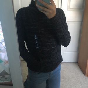 Gap Fit Heather Black and White Turtleneck